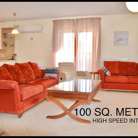 Giorgos Large Size Apartments -Family Friendly With Free Parking And Yard Views Iraklio Exterior foto