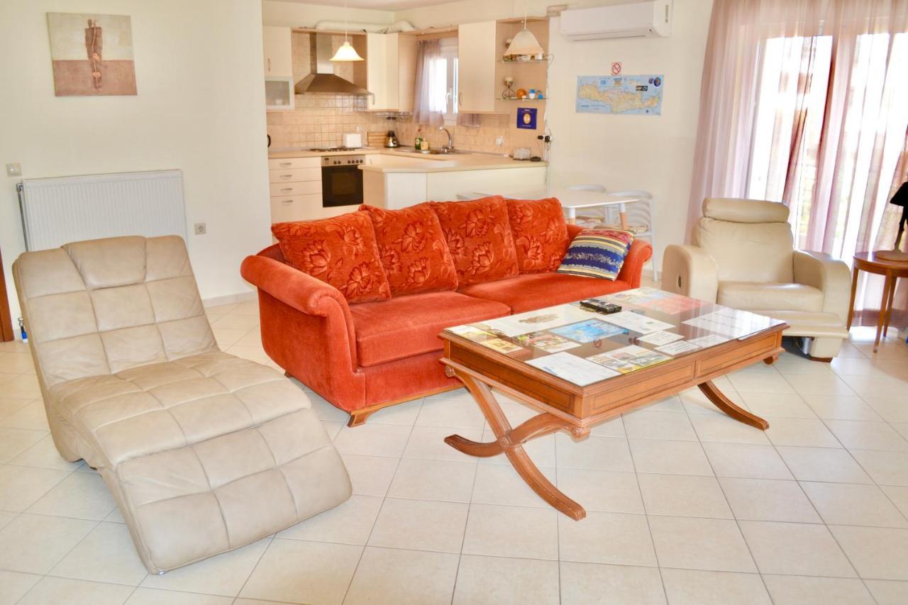 Giorgos Large Size Apartments -Family Friendly With Free Parking And Yard Views Iraklio Exterior foto