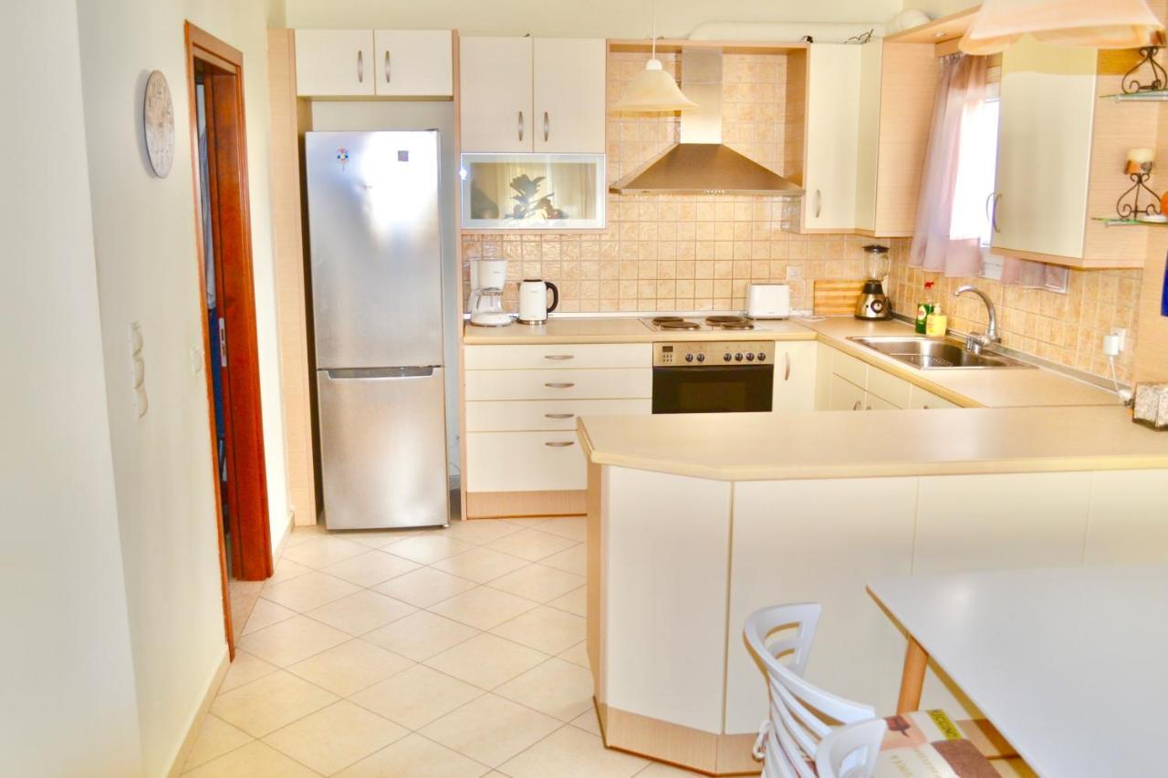 Giorgos Large Size Apartments -Family Friendly With Free Parking And Yard Views Iraklio Exterior foto