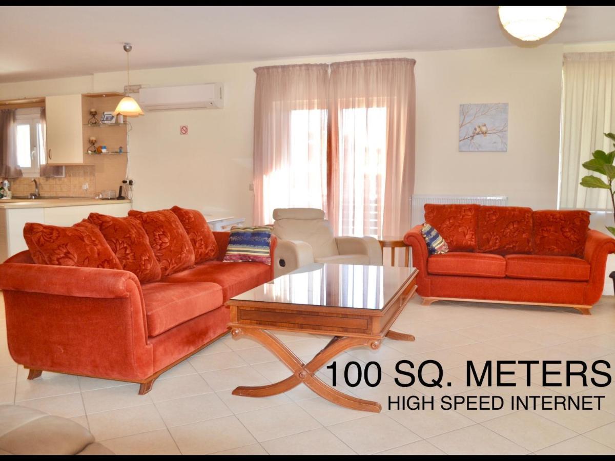 Giorgos Large Size Apartments -Family Friendly With Free Parking And Yard Views Iraklio Exterior foto