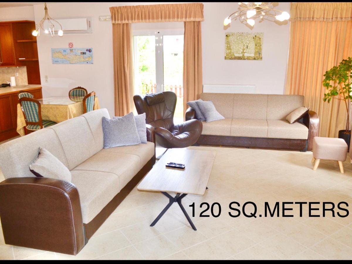 Giorgos Large Size Apartments -Family Friendly With Free Parking And Yard Views Iraklio Exterior foto