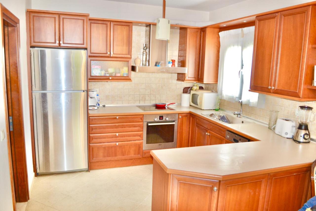 Giorgos Large Size Apartments -Family Friendly With Free Parking And Yard Views Iraklio Exterior foto