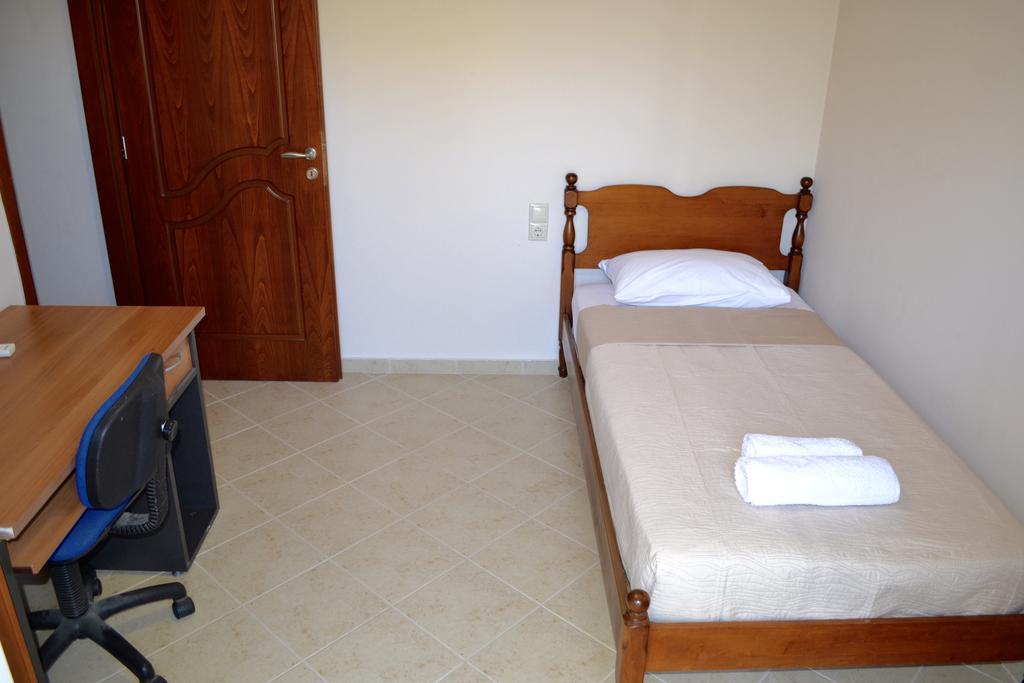 Giorgos Large Size Apartments -Family Friendly With Free Parking And Yard Views Iraklio Exterior foto